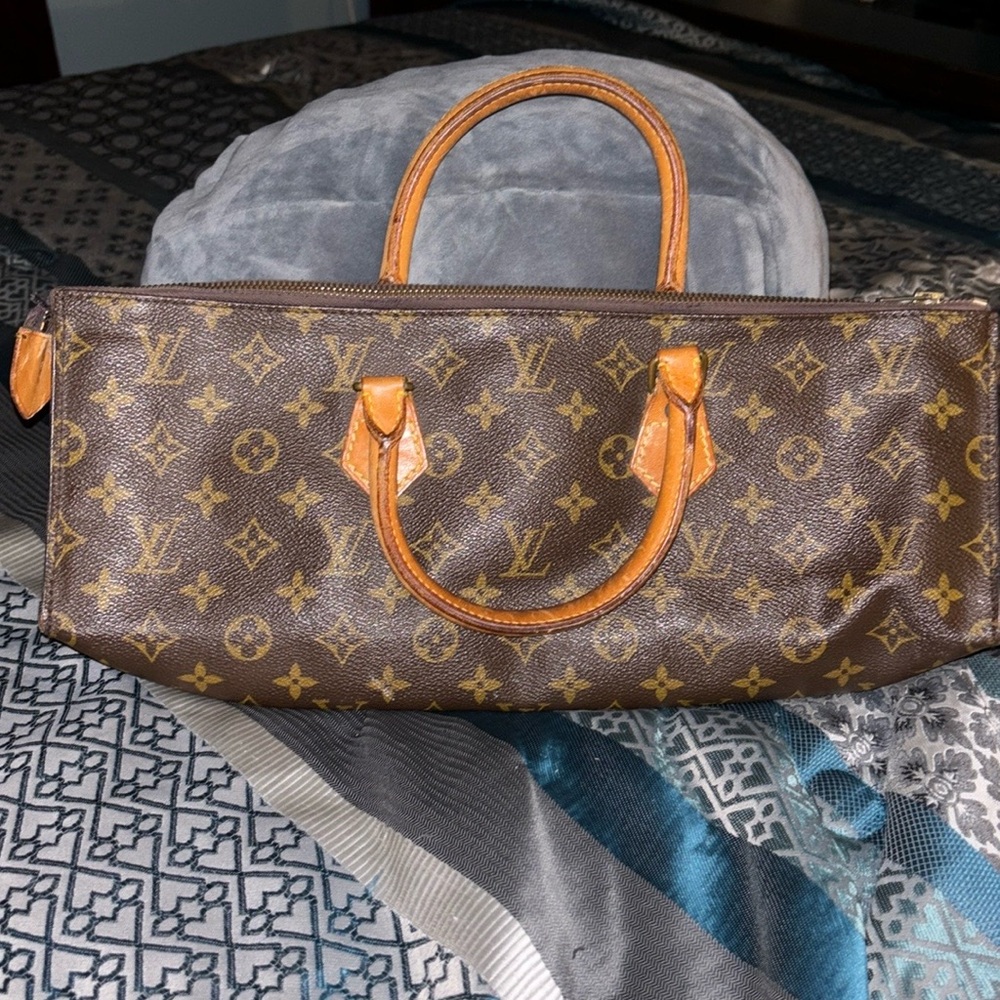 Louis Vuitton sac triangle bag